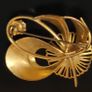 Stunning vintage gold tone metal & blue glass brooch Image 4