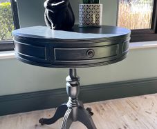 Gorgeous round side lamp table