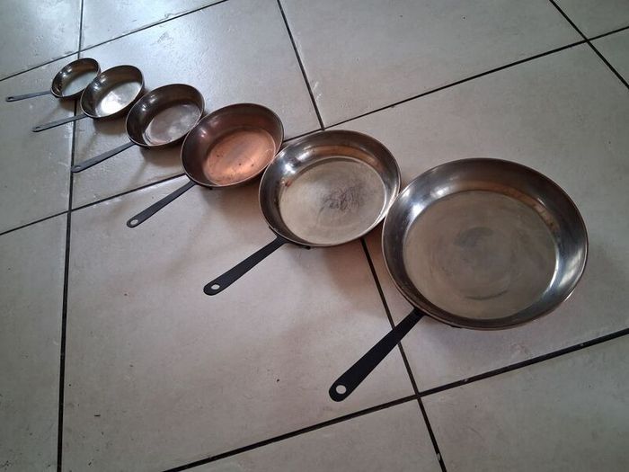Graduated Set 6 Copper Saucepans