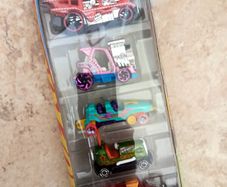 Hot Wheels 2025 HW Fun Park die-cast 1:64 5-Pack JBJ88-JA10C