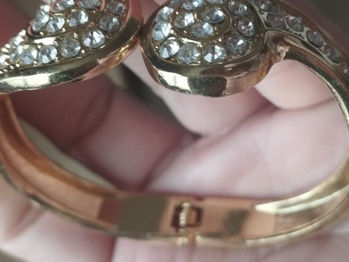 Beautiful gold-tone suit bracelet with crystals.