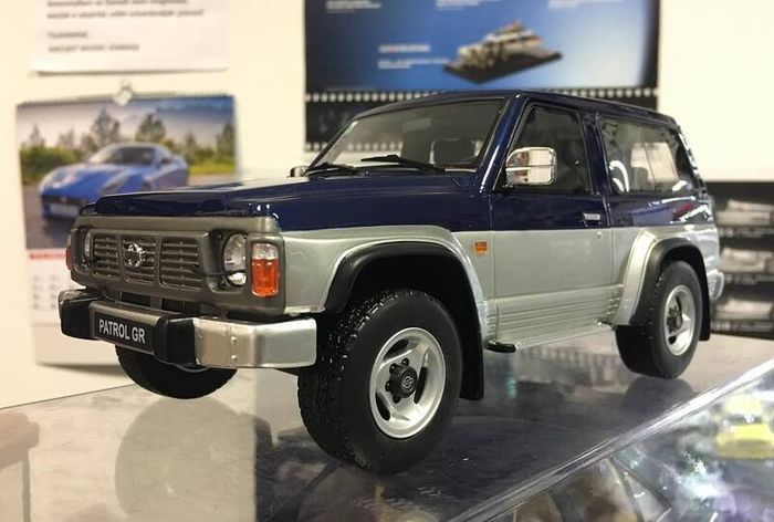 Nissan Patrol Gr Blue Th1 & Silver Kj1 1992 - Very Rare - Ottomobile - 1/18 - New In Box