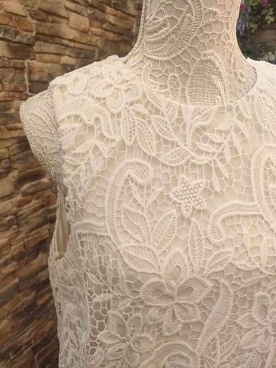 white lace pencil dress size 16 Postage included