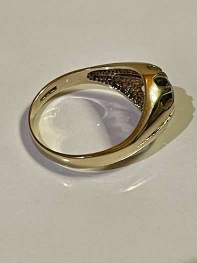 9ct Gold Garnet Ring