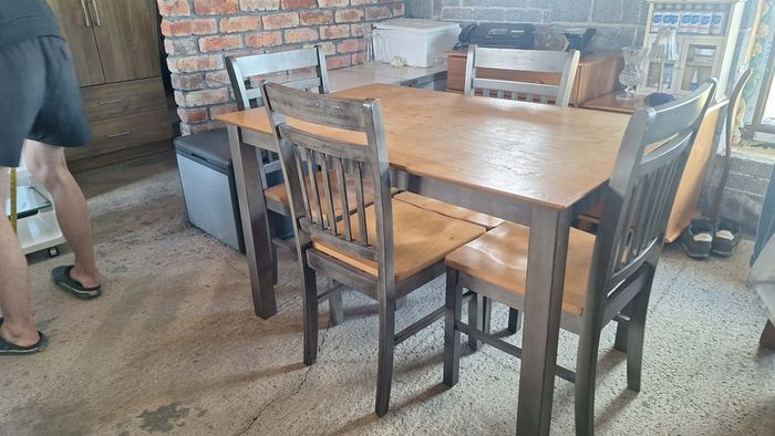 kitchen table &chairs