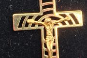 14 ct crucifix cross pendant