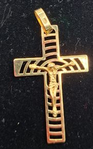 14 ct crucifix cross pendant