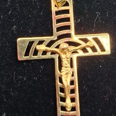 14 ct crucifix cross pendant