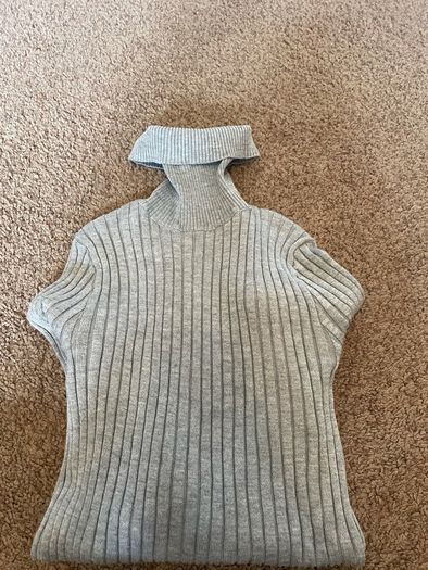 Women grey sweater