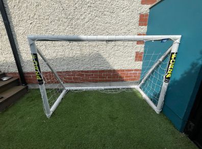 6ft x 4ft Goal plus carrier bag