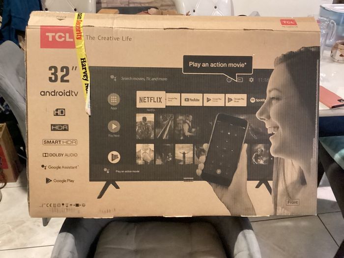 TLC 32 inch SMART Television with USB, HDMI, PC Connection port, WIFI connectivity, etc (Boxed / Like New)