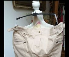 Dunne stores cream stretch cotton skirt, new never worn with Stretch.