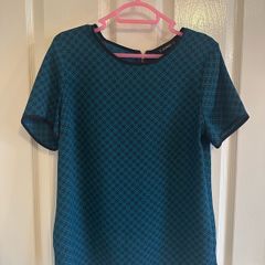 Work top size 12. Like new. From dunnes stored