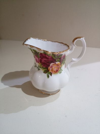Bone China Royal Albert Old Country Roses 3 piece Coffee set