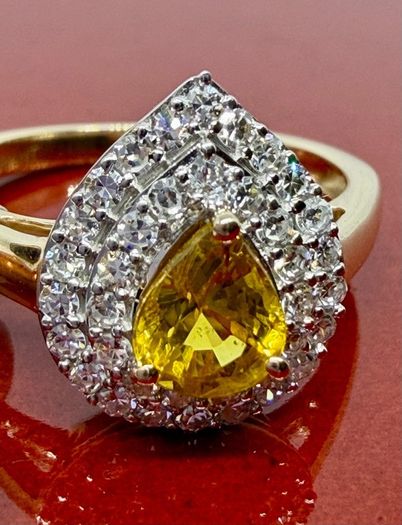 Gold Luxuriant 9K Yellow Gold AAA Loop Clean Chantaburi Yellow Sapphire & Lab Grown Diamond