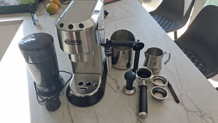 De Longhi Dedica Barista Bundle coffee machine