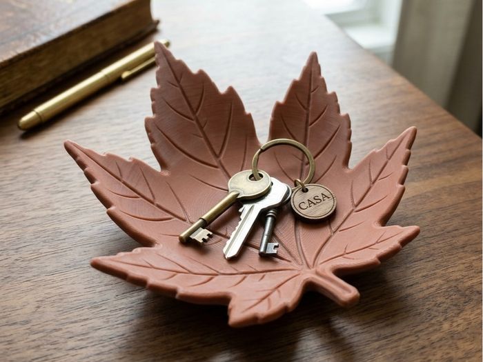 Leaf shaped decorative bowl