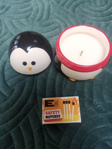 Xmas penguin candle