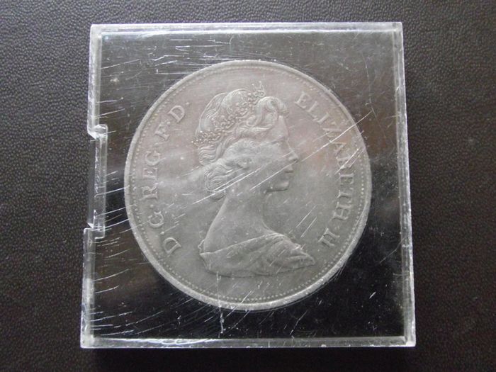 1972 Great Britain 25 New Pence 'Royal Silver Wedding Anniversary'