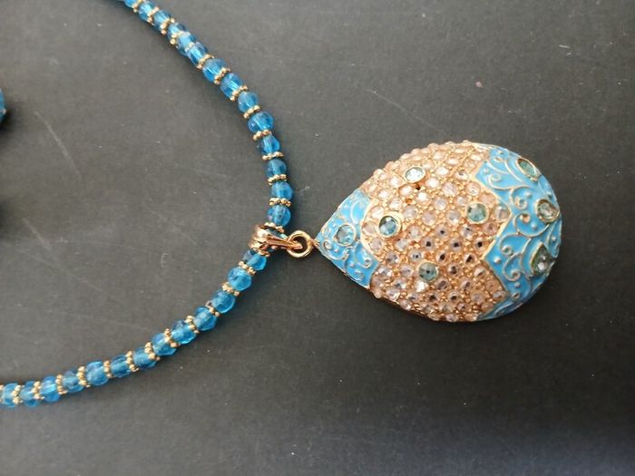 necklace and earrings set