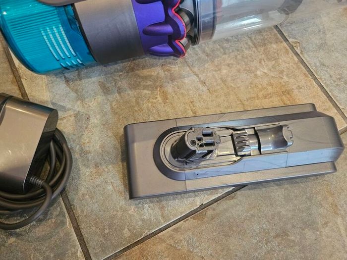 Dyson 5 gen with 2 Batteries