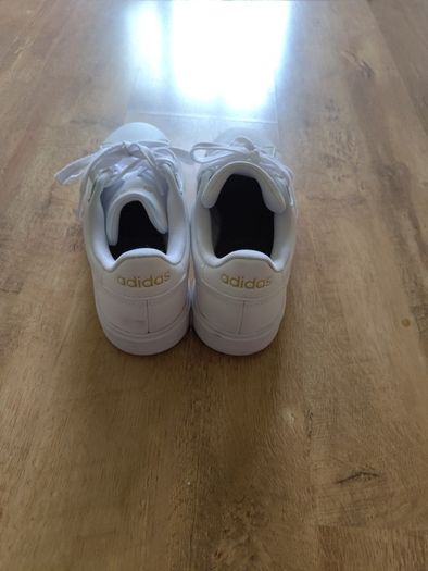 Never worn -Adidas Grand Court 2.0 Ladies 4.5