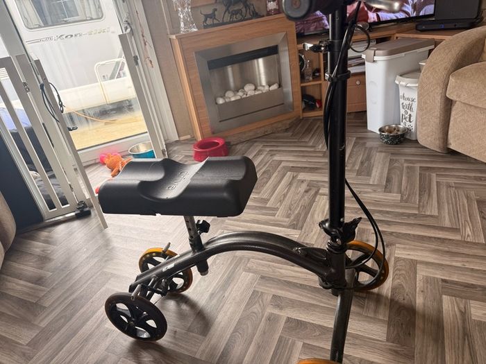 knee scooter