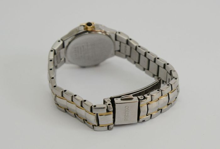 Ladies Seiko Coutura Quartz Watch