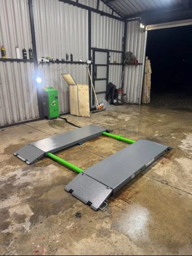 Brand new 3.5 ton Mid rise Scissors Lift