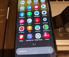 i am selling a mobile phone SAMSUNG GALAXY S22
