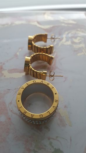 Earrings and ring set.