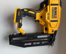 Dewalt 16g 2nd fix straight pinner dcn662 Mint