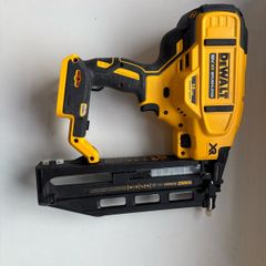 Dewalt 16g 2nd fix straight pinner dcn662 Mint