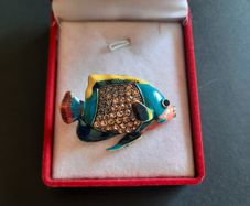 Tropical Angelfish Brooch Colorful Enamel & Rhinestone Fish Pin - Nautical Sea Life Theme Jewellery (X01)