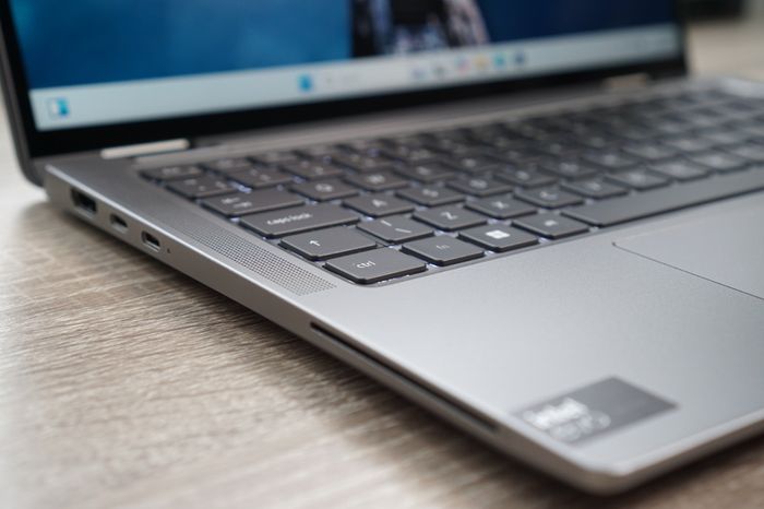 Dell Latitude 7350 2-in-1 | QHD+ 500nits | 16GB | Core Ultra 5 125U | 5G + eSIM