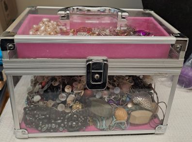 72 piece jewellery lot with box