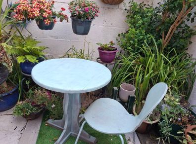 Small painted wooden Table and Chair