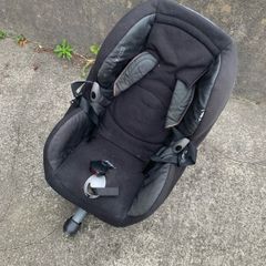 maxi cosi car seat - with Isofix working perfectly