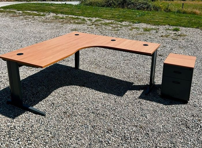 L-Shaped Office Desk & Drawers