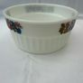 Vintage pyrex souffle dish , 21cm diameter , very good condition Image 2