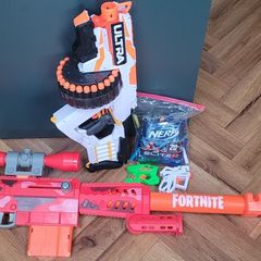 Selection of Nerf Guns( 6 Guns in total) and Nerf bullets