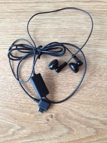 LG earphones