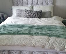 Deluxe 4ft 6 inch velvet headboard and frame