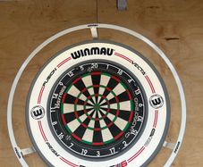 Winmau dartboard lighting and surround + harrows quadro board
