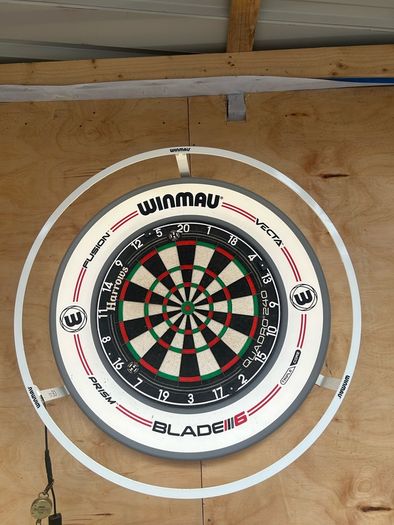 Winmau dartboard lighting and surround + harrows quadro board
