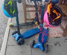 2 x Maxi scooter plus stunt scooter