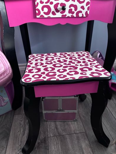 Girls Vanity Table