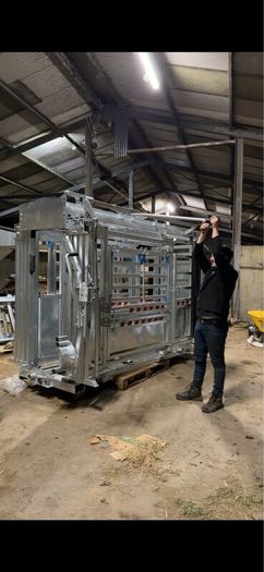 New cattle squeeze crush