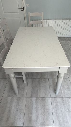 Table & Chairs