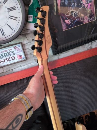 Schecter Reaper 6 FR with sustainiac